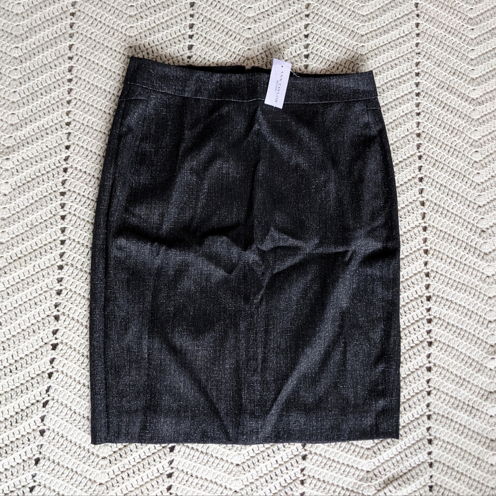 🔖Ann Taylor black & silvery pencil skirt, size 6P (NWT!)